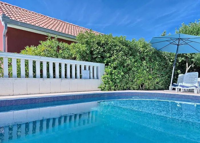 Ferienapartment Fuer Sechs Personen By Interhome * Trogir