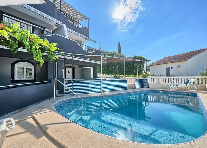 Appartement Ferienapartment Fuer Sechs Personen By Interhome