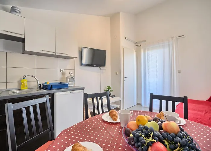 Appartement Ferienapartment Fuer Sechs Personen By Interhome