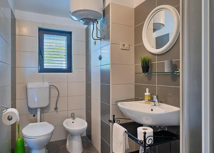 Ferienapartment Fuer Sechs Personen By Interhome Appartement Trogir