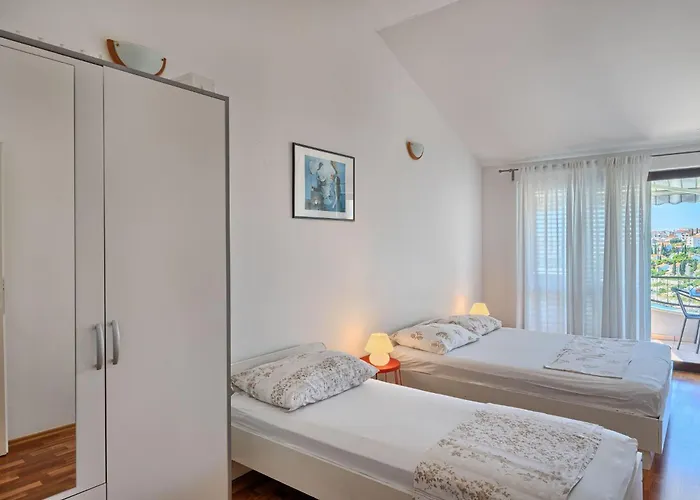 Ferienapartment Fuer Sechs Personen By Interhome *