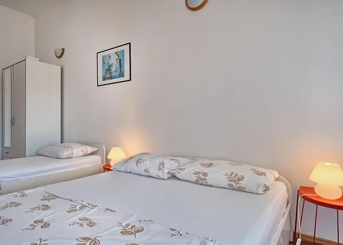 Appartement Ferienapartment Fuer Sechs Personen By Interhome